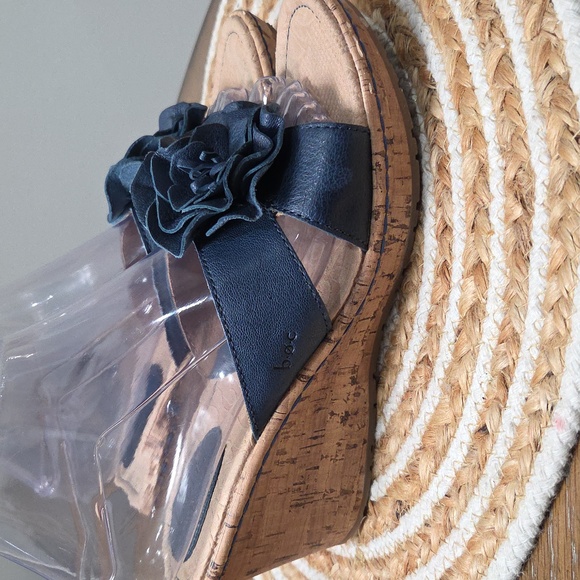 Born Concept Boc Dandee Wedge Navy Blue Leather Floral Sandals, Size 8 - Picture 2 of 9